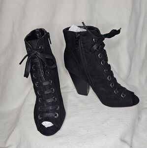 FIONI Clothing Black Heeled Lace-Up Boots